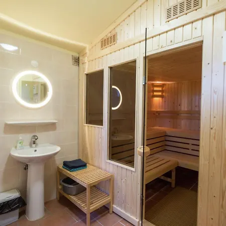 Detached With Private Sauna * Covas